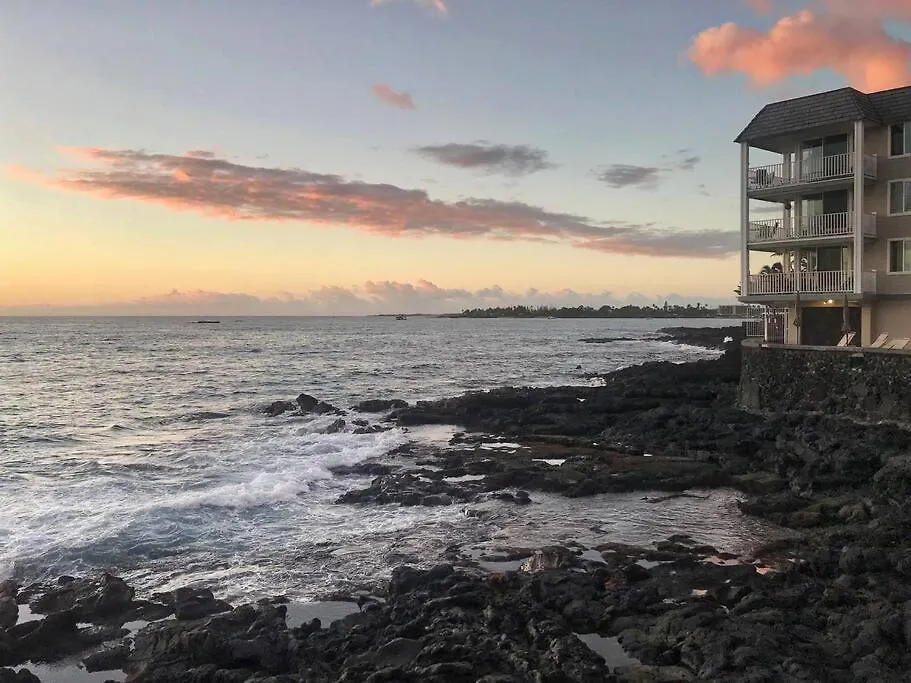 Beautifully Renovated Oceanfront Condo W/ Breathe Taking Views! - Hale Kona Kai 302 Kailua-Kona Сasa de vacaciones